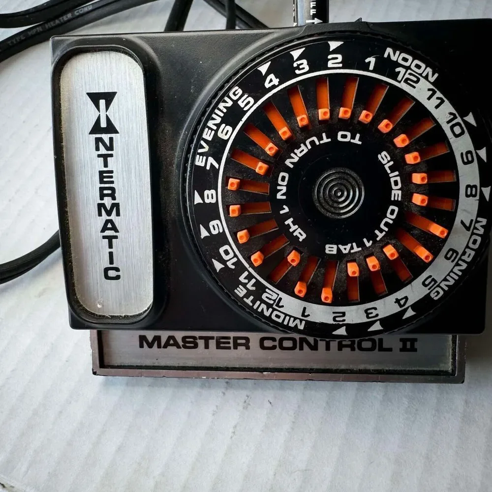 Vintage Intermatic Master Control II 2 Electric 24hr Program Timer Model ED811